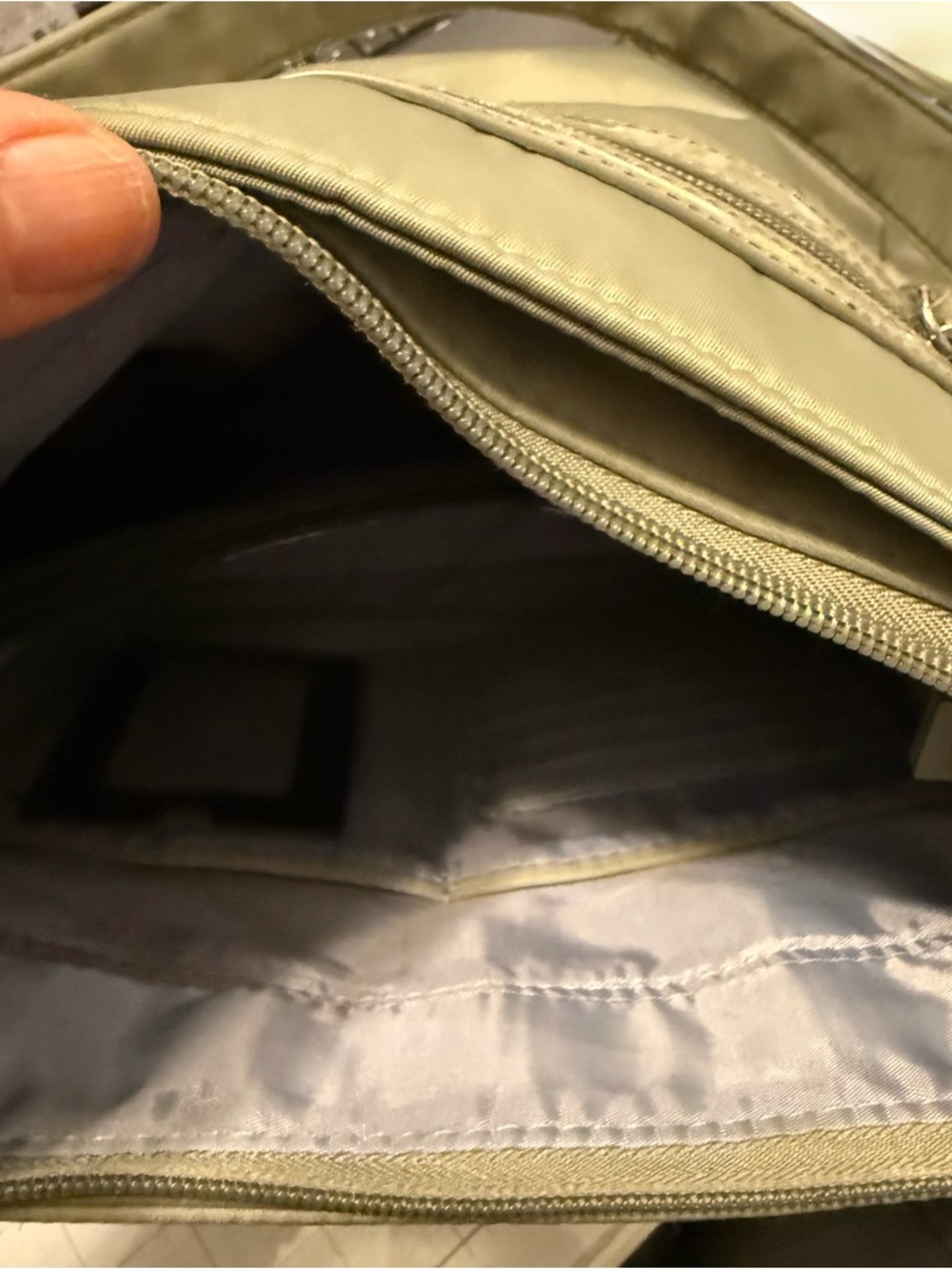 IHKWIP Olive Green The Savvy Shoulder Bag - Picture 11 of 16